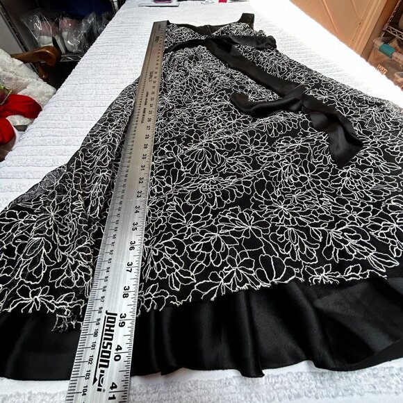 Adrianna Papell Women's Embroidered Midi A-Line Dress Size 6 Tie Waist Black - Picture 9 of 9